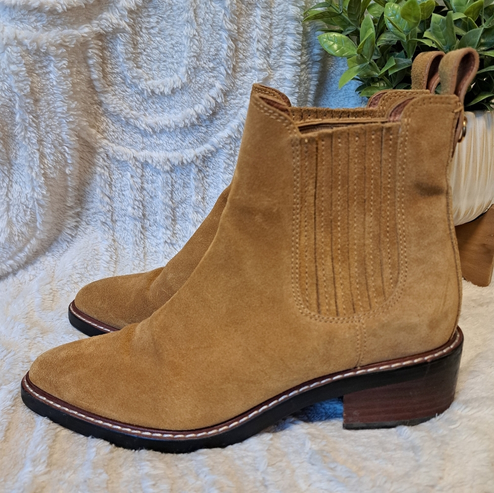 Coach Bowery Chelsea Boots Ankle Booties Camel Tan Suede Pointed Toe Size 6.5 - Picture 5 of 15